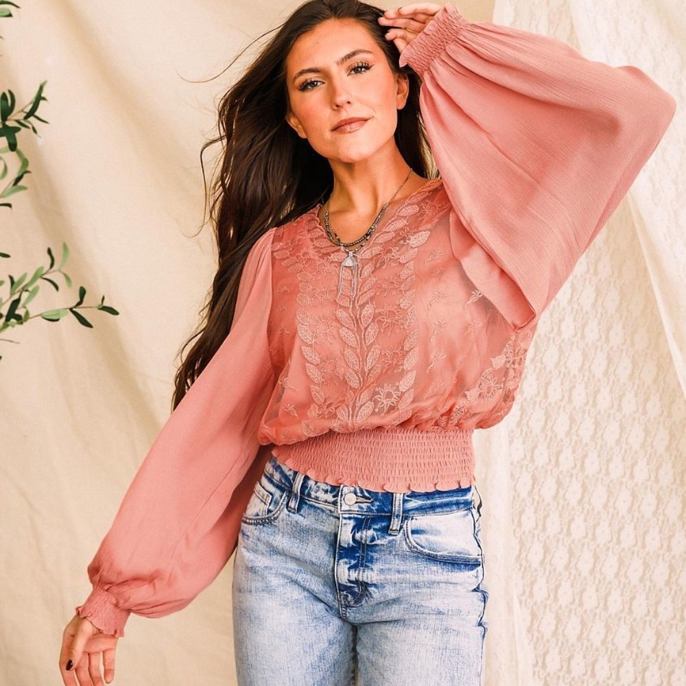 Gimmicks by BKE Terracotta Inset Lace Top Blouse M Smocked Floral Balloon